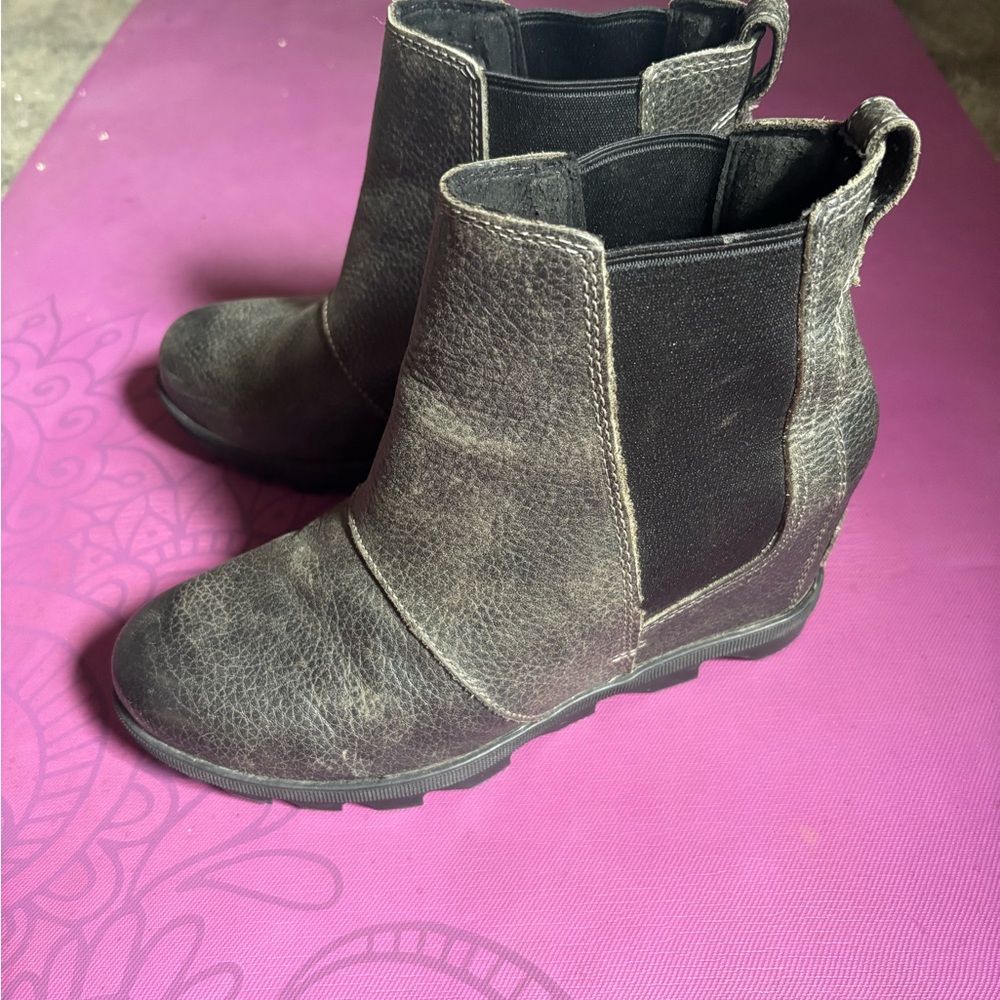 Sorel Black Ankle Boots Sleek Chelsea Style